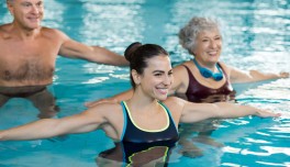 Persones practicant aiguagim