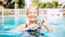 Mujer en una piscina